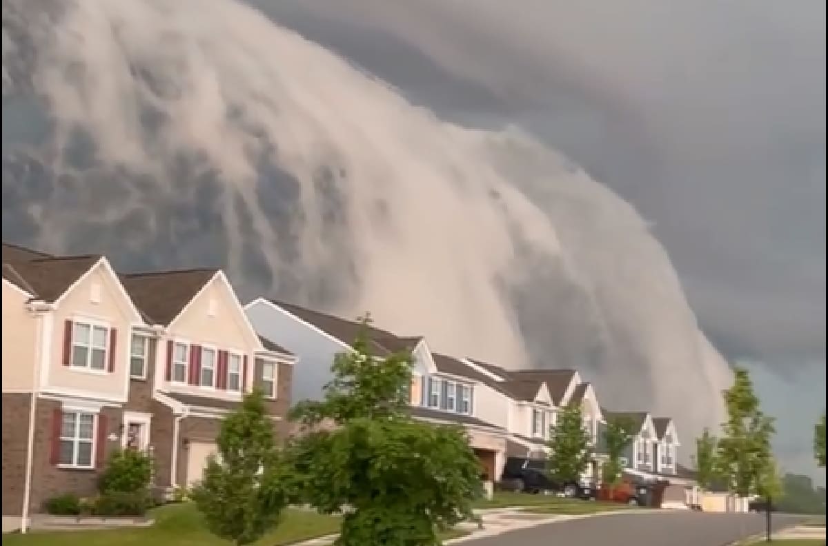 VIDEO | ¿Nubes o tsunami?: Extraño fenómeno en el cielo causa impacto en la población