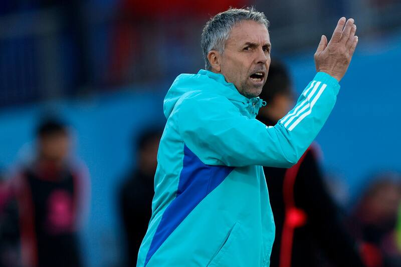 El DT de la U tiene decidido mandar nuevamente al banco a Luciano Pons. Foto: Aton.