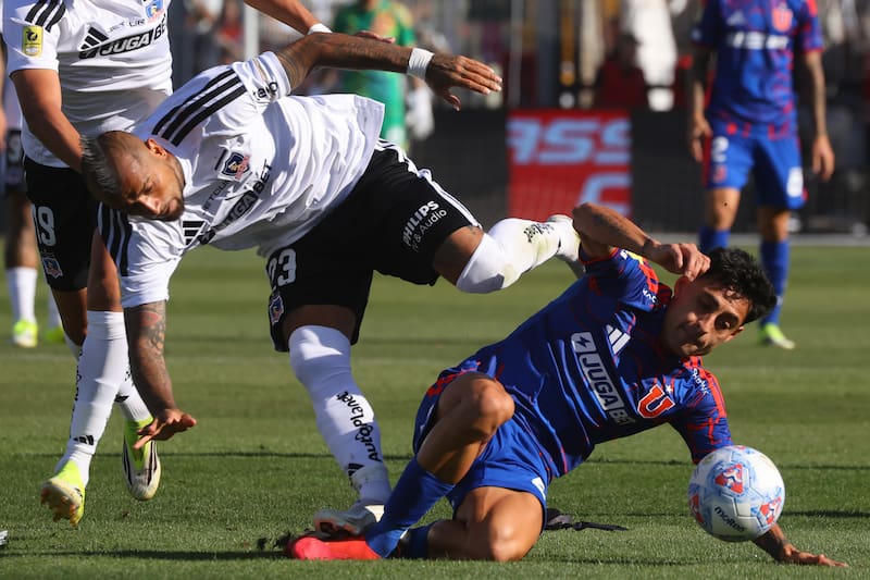 Se disputa una nueva versión del Superclásico del fútbol chileno. Foto: Agencia Aton