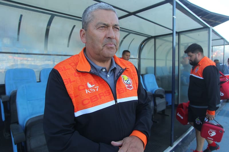 El entrenador del líder del Campeonato Nacional presente una gran historia de amor junto a su esposa, Rosa María Ardiles.