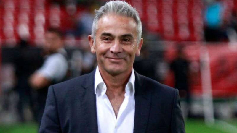 Juvenal Olmos, exfutbolista y actual comentarista deportivo.