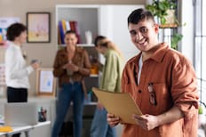 Si es tu primer trabajo formal, el Estado te paga hasta $302.500 y sin postular: requisitos del beneficio laboral