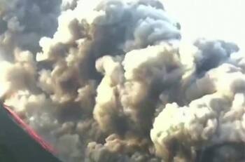 VIDEO | Impresionante erupción del volcán Stromboli en Italia: La lava llega al mar