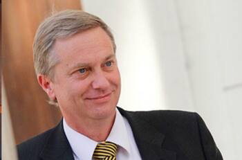 De Zikek a Naomi Klein: pensadores mundiales en "defensa de la democracia chilena" cuestionan candidatura de Kast