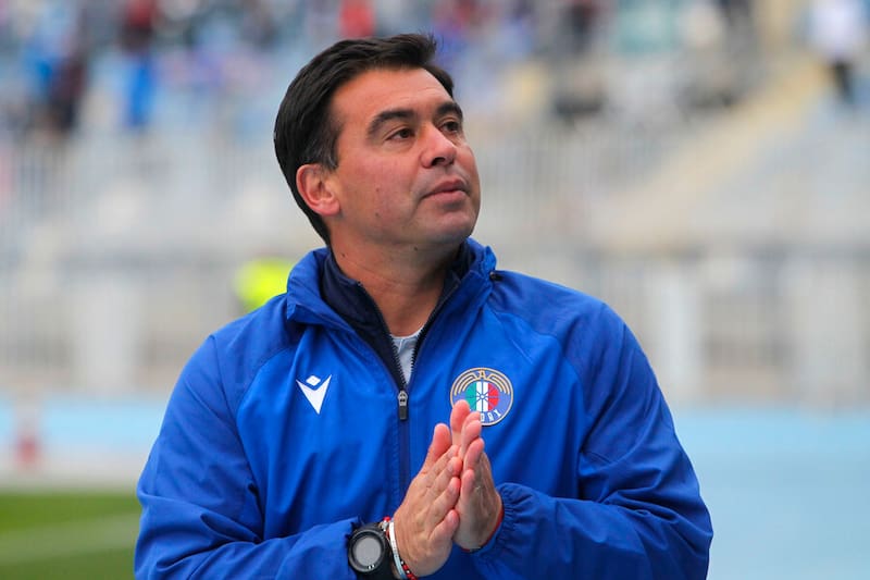 Acuerdo total: Juan José Ribera seguirá siendo entrenador de Audax Italiano. Foto: Aton.