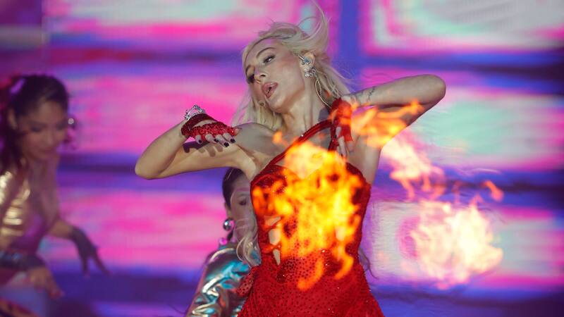 VIDEO: Fran Maira deslumbró con sus éxitos en la Teletón