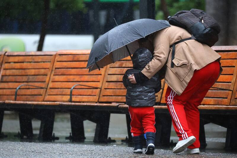 La DMC entregó el pronóstico del tiempo para este viernes 7 de noviembre en Santiago.
Créditos: Aton.