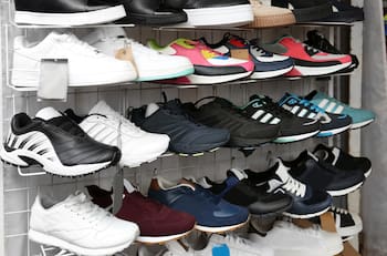 Cyber Day 2025: Estas marcas de zapatillas están confirmadas para participar en el evento de descuentos online