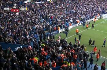 VIDEO | No solo pasa en Chile: los incidentes que obligaron a suspender el partido de la FA Cup en Inglaterra
