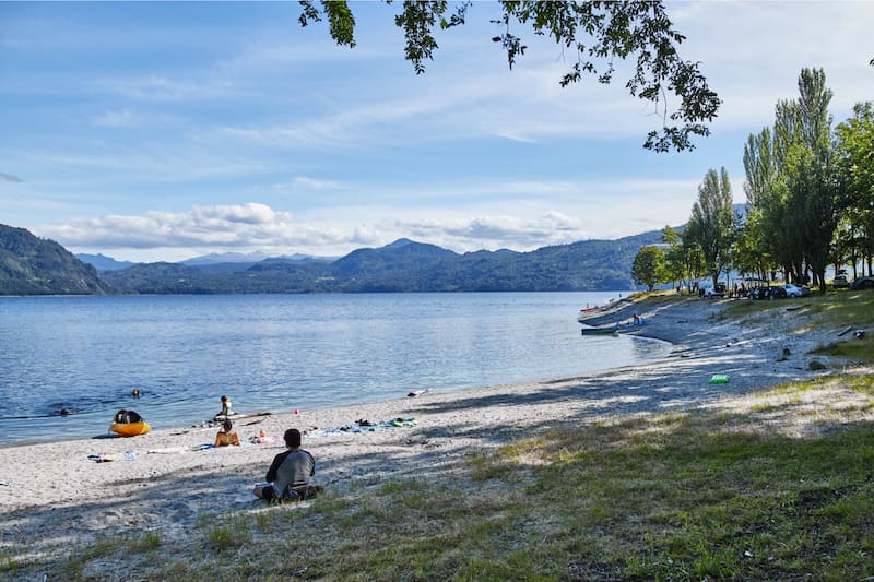 Ubicada en la Región de Los Ríos, en la comuna de Futrono, este lugar es perfecto para capear el calor.
Foto: venafutrono.cl.