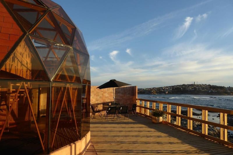 Está ubicado en Quintero, a tan sólo dos horas de Santiago.