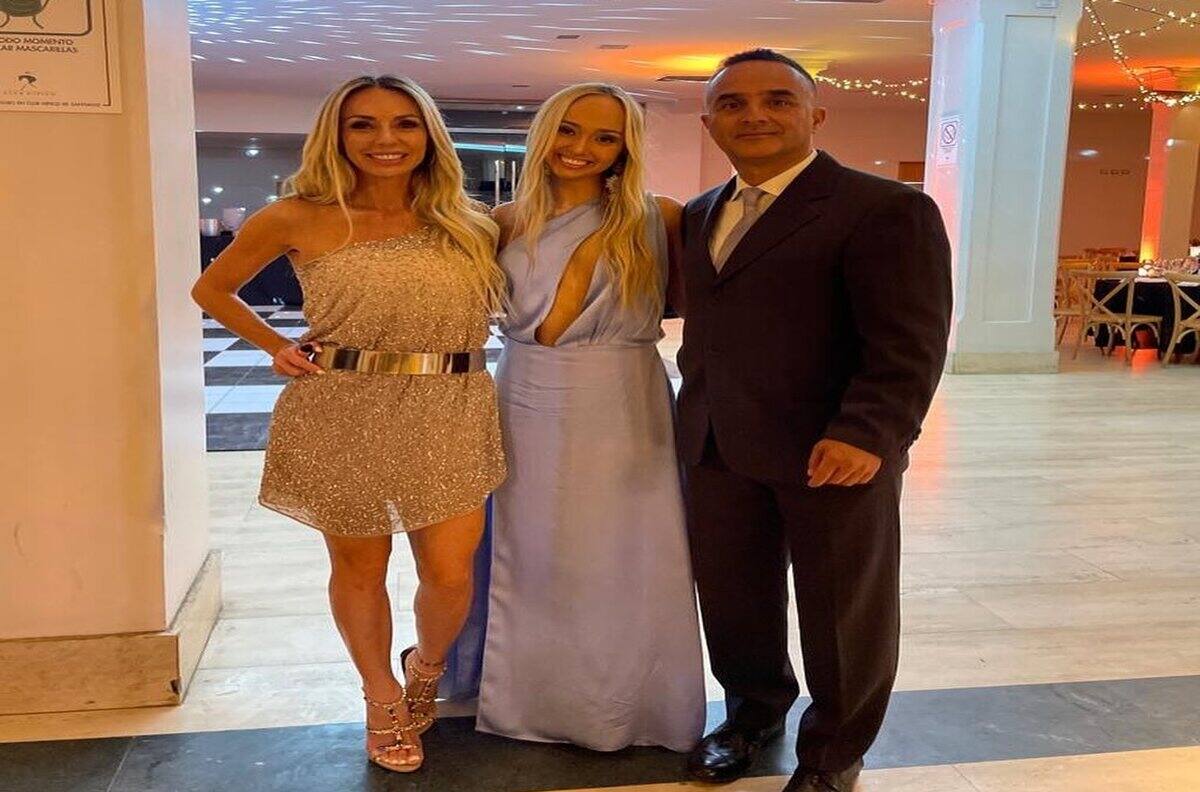 Macarena Ramis y su exesposo, Rodrigo Barrera, asistieron a fiesta de graduación de su hija Emilia