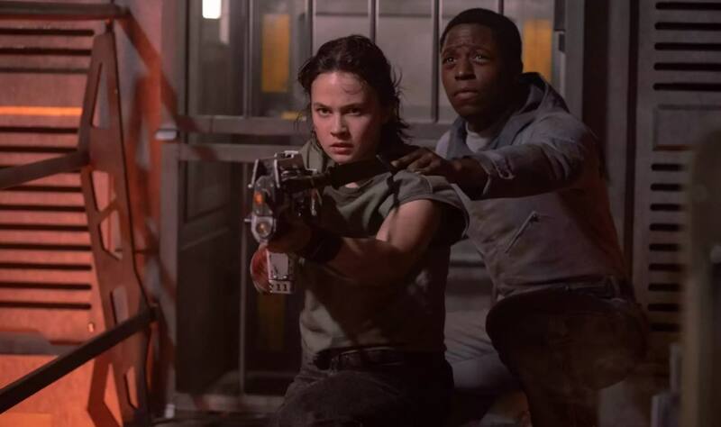 Cailee Spaeny y David Jonsson en “Alien: Romulus”.