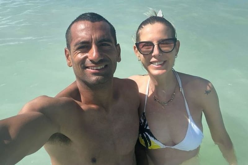 César Cortés se radicó en España junto a su esposa e hija.