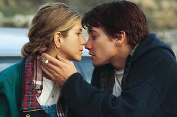 Jake Gyllenhaal aseguró que grabar escenas íntimas con Jennifer Aniston fue una "tortura"