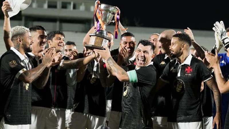 levantó el trofeo ganado pro Vasco da Gama en Uruguay