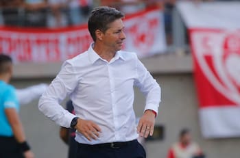 DT de Primera División fue hospitalizado tras partido del fin de semana: “Esperamos tenerlo de vuelta”