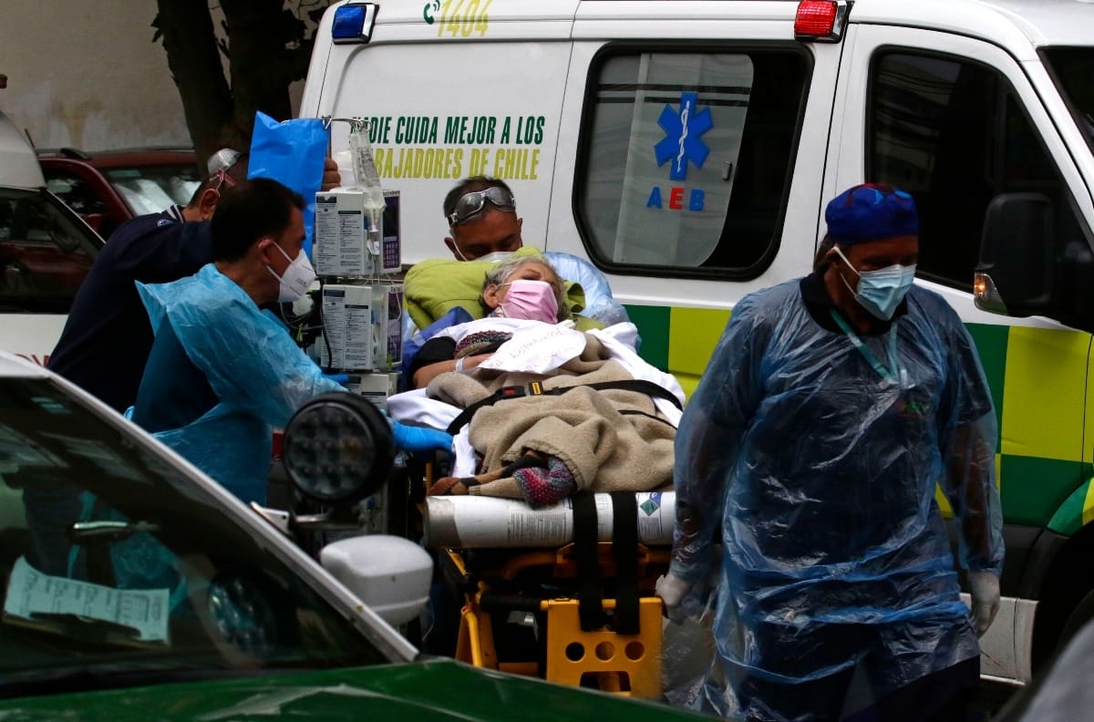 Incendio en Hospital San Borja: Habilitan colegio como centro de información para familiares de pacientes