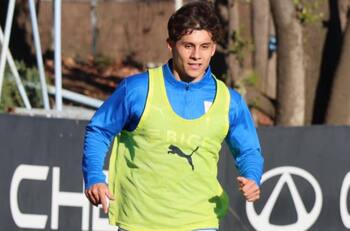 Pide minutos: Así fue el “gol maradoniano” de Vicente Cárcamo con la UC Sub-20