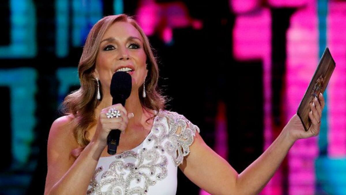 TVN alista el estreno de "El juego de Chile" de Karen Doggenweiler