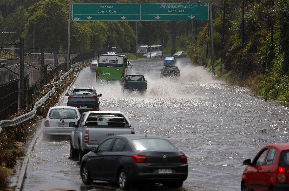 VIDEOS | Así afectó el sistema frontal a Santiago y la zona central del país