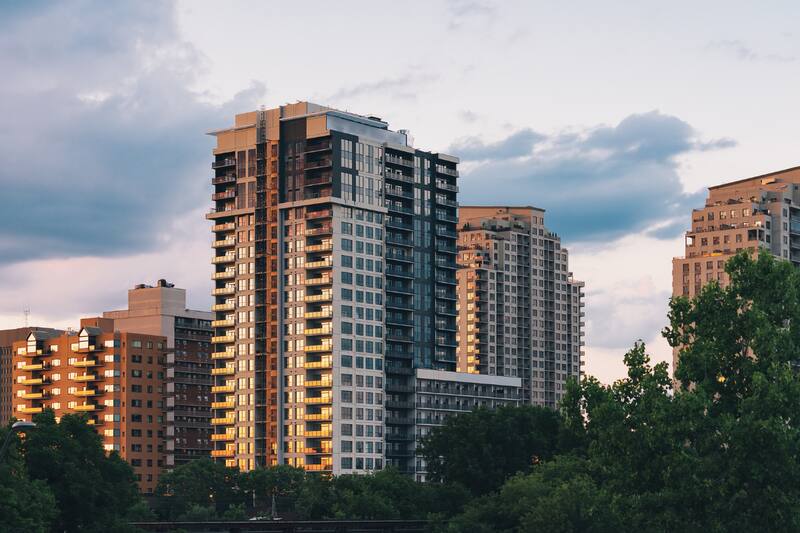 en los departamentos listos para ser entregados llegan a un 5,3% en promedio en la RM.