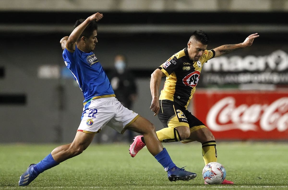 “El fútbol chileno está secuestrado por la mafia de los representantes y los empresarios"