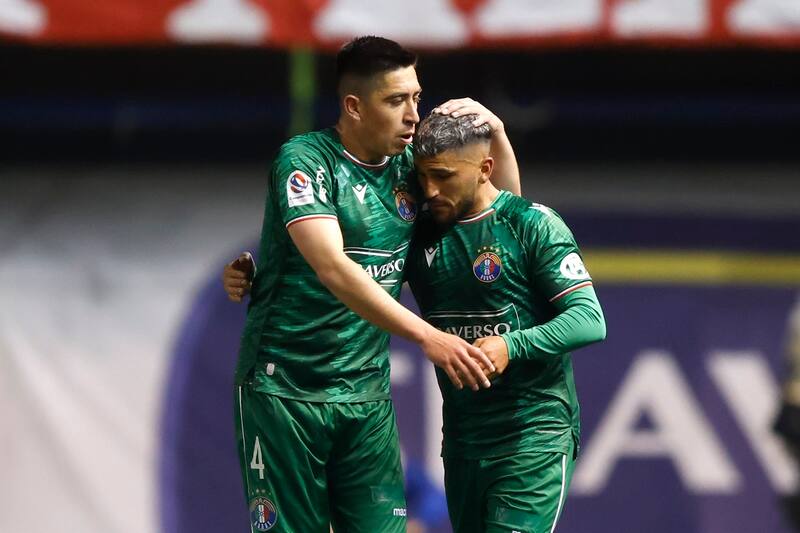 Los itálicos ocultaron la casa de apuestas que lucía en sus hombros. Agencia Aton