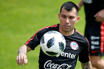 Gary Medel lanza entretenido comercial incentivando a tener seguridad en la vida