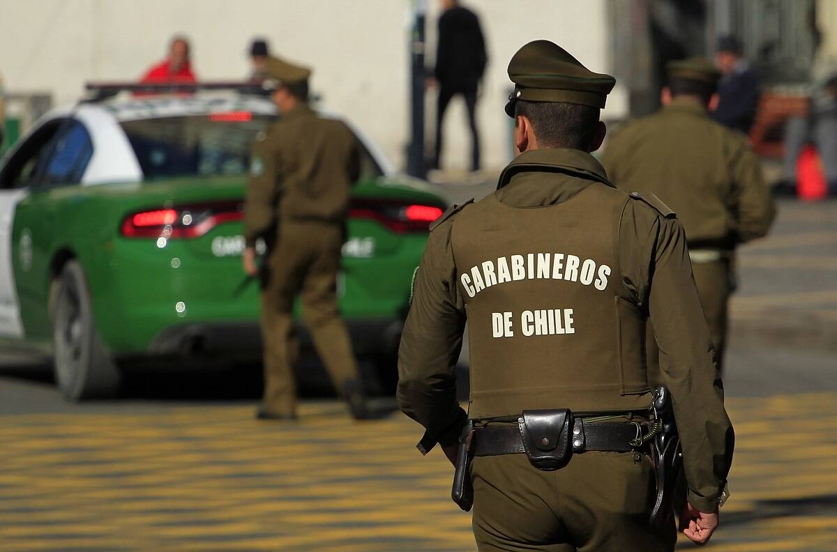 Trasladados en helicóptero: Dos carabineros lesionados por atropello de bus del Transantiago