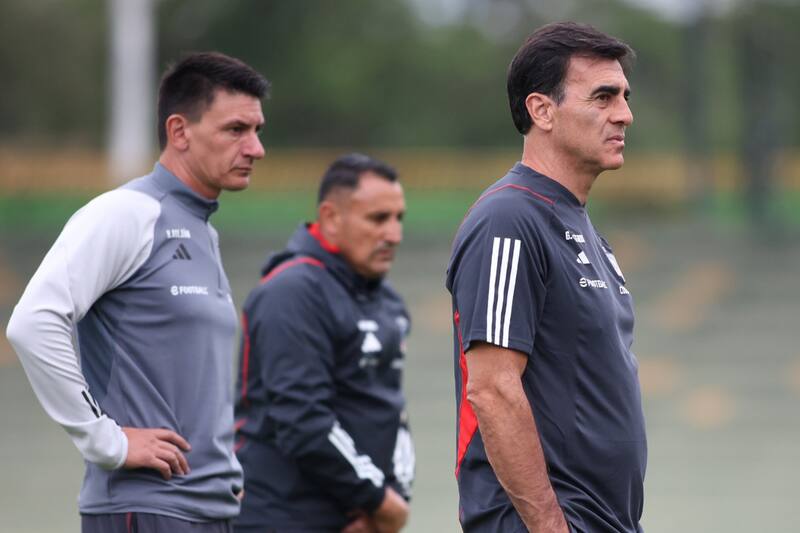 El director técnico Gustavo Quinteros fue blanco de críticas tras el pobre empate de Colo Colo ante Deportivo Pereira. (Crédito: @ColoColo)