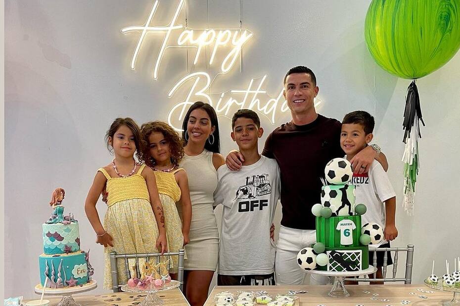 La pareja celebró el cumpleaños seis de sus mellizos.