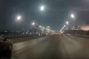 VIDEO | Avistamiento de un meteorito en la ciudad rusa Krasnoyarsk generó pánico en la ciudadanía