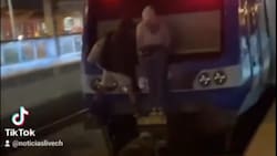 VIDEO | Captan a jóvenes que viajaron colgados en la parte de atrás del Metro de Valparaíso