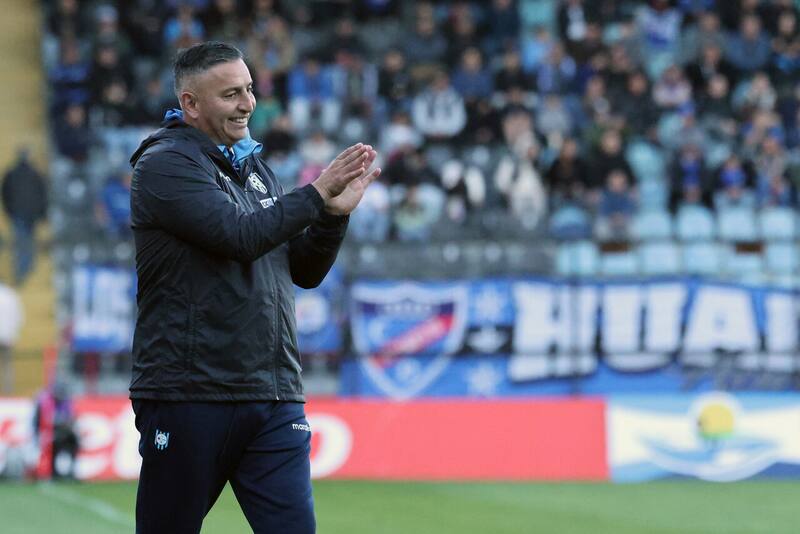 Gustavo Álvarez se rinde ante Jaime García: “Sus equipos juegan muy bien”. Foto: Aton.