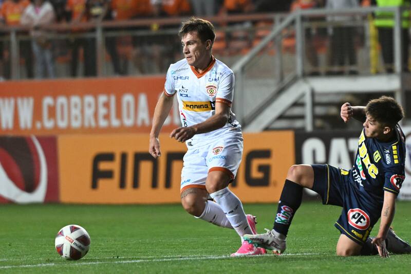 El delantero argentino Cristián Insaurralde preferiría seguir en Cobreloa para pelear por el ascenso. (Foto: Agencia Aton)