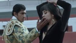 Mon Laferte estrena el video de "Se me va a quemar el corazón" con la participación de Tenoch Huerta