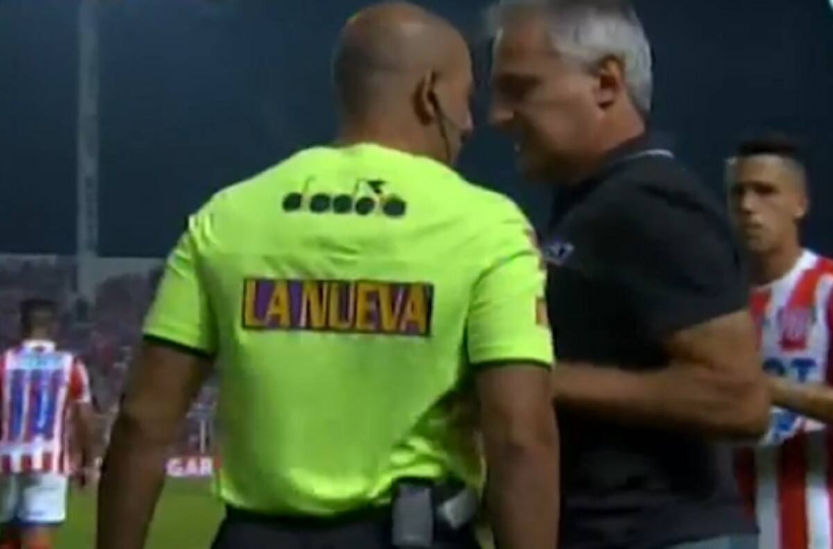 ¡Sin cadena! DT de Unión Santa Fe se ganó la roja por esta inesperada reacción