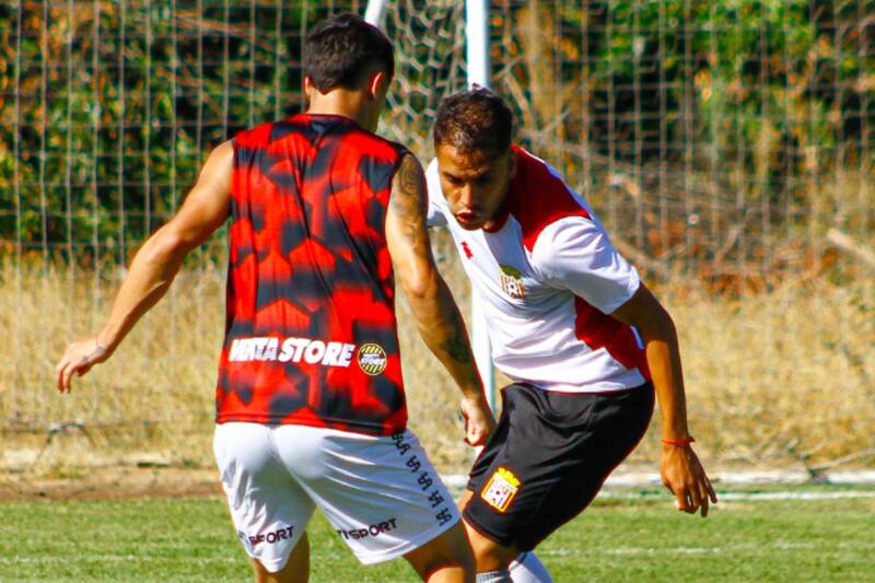 El cuadro de Héctor Almandoz goleó 18-1 a Rancagua Sur en un partido amistoso. (Foto: @CuricoUnidoCDP)