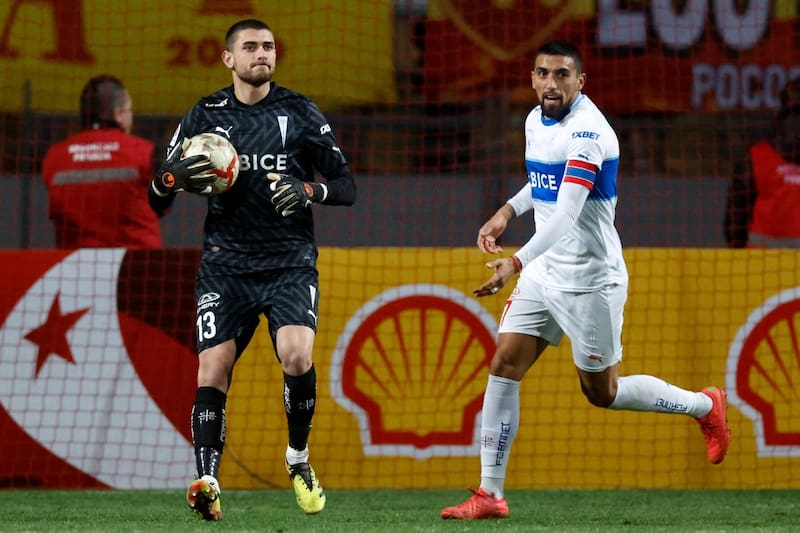 El portero de 20 años es titular en la UC. Foto: Agencia Aton.