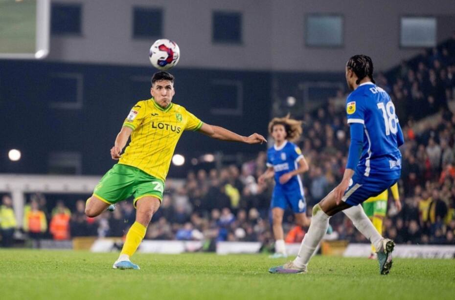 Marcelino Núñez agarró de primera la pelota para su golazo ante el Birmingham City. Foto: Instagram Marcelino Núñez.