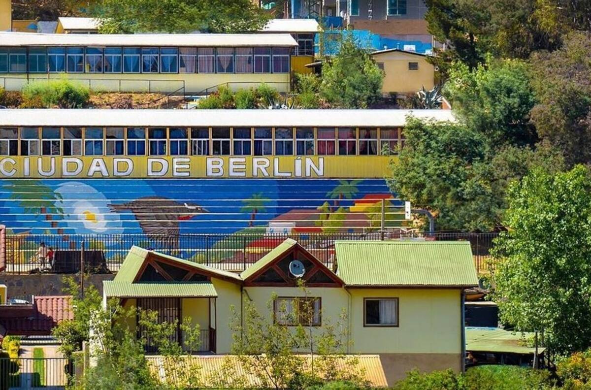 Millonario robo a escuela de Valparaíso deja a estudiantes sin vuelta a clases: delincuentes también destrozaron el recinto