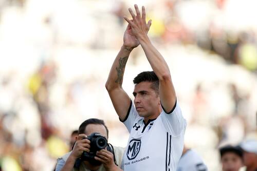 Se formó y jugó gran parte de su carrera en Colo Colo.