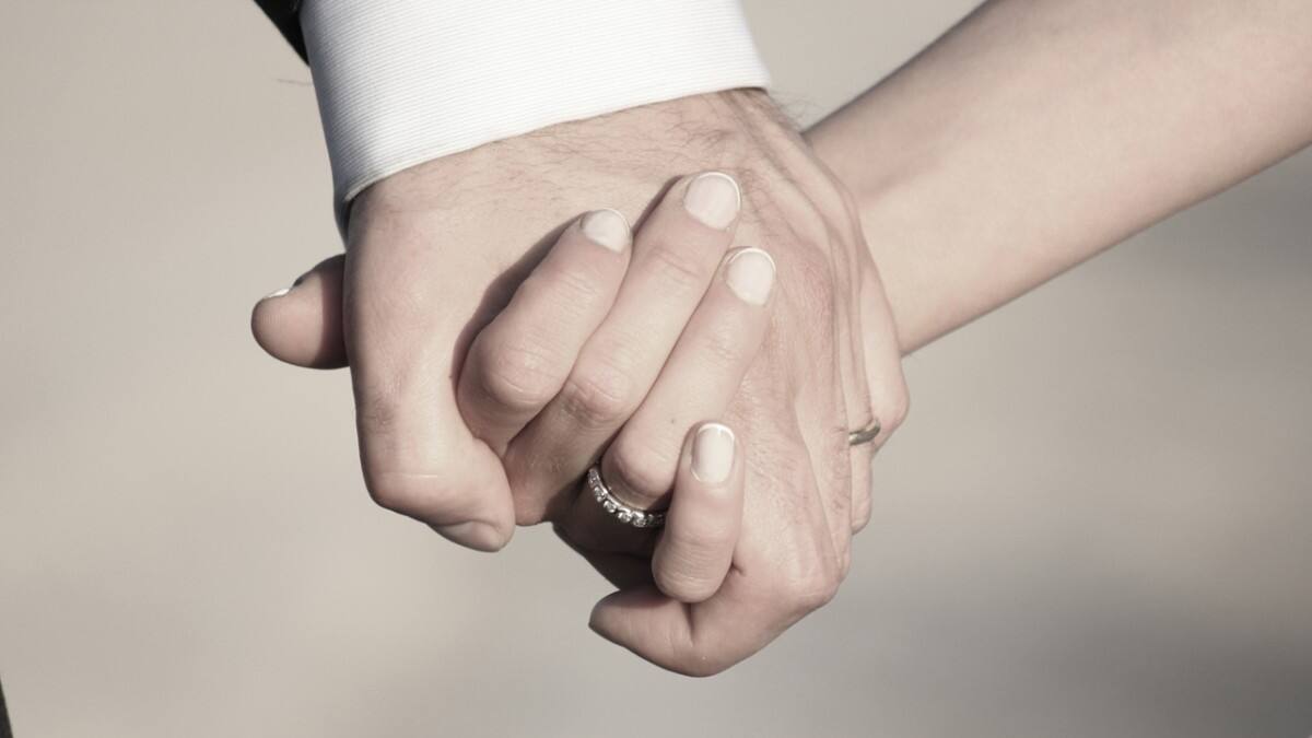 Pareja de españoles contagiados con coronavirus se casaron antes de ser sedados e intubados