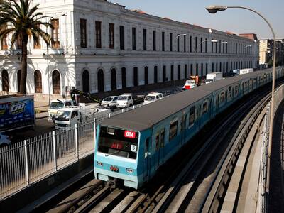 Metro de Santiago restablece su servicio en Línea 2