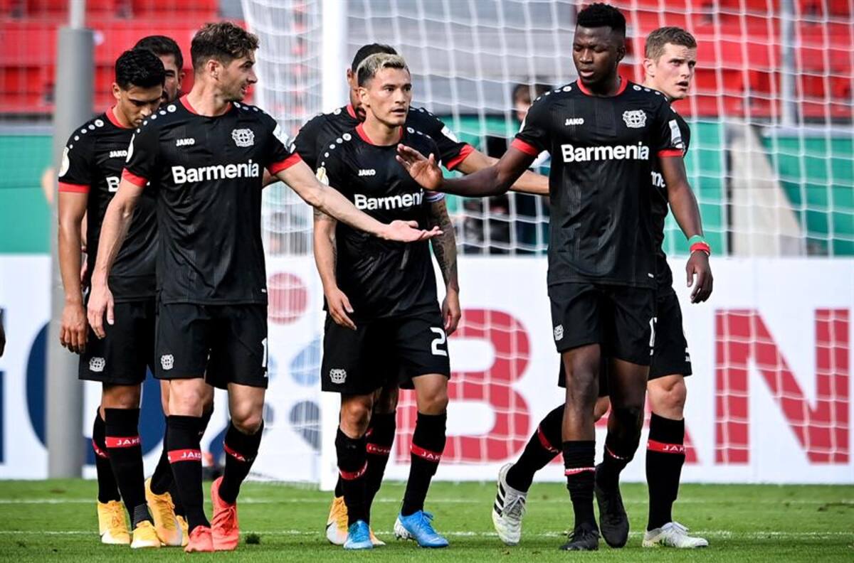 El capitán Charles Aránguiz brilló en goleada del Leverkusen en Copa Alemania