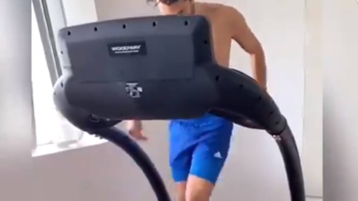 Antonio Candreva se luce dominando el balón en la trotadora