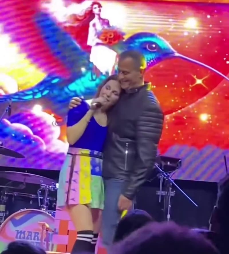 Fueron vistos en un tierno acting en medio de la presentación.