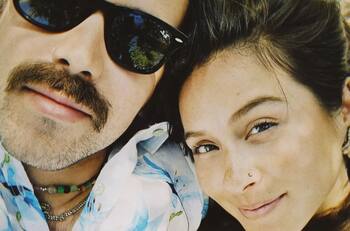 "No se quiere bajar": Denisse Rosenthal protagonizó un tierno baile junto a sus perros