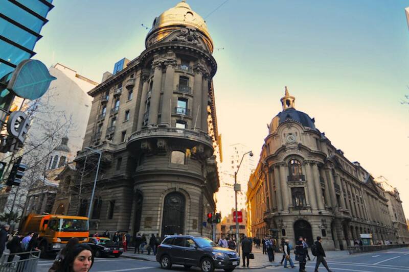 La capital fue elegida por la IA como la ciudad más estresante de Chile.